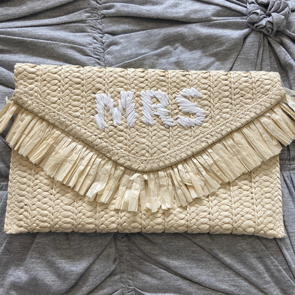 BTB Los Angeles mrs straw clutch